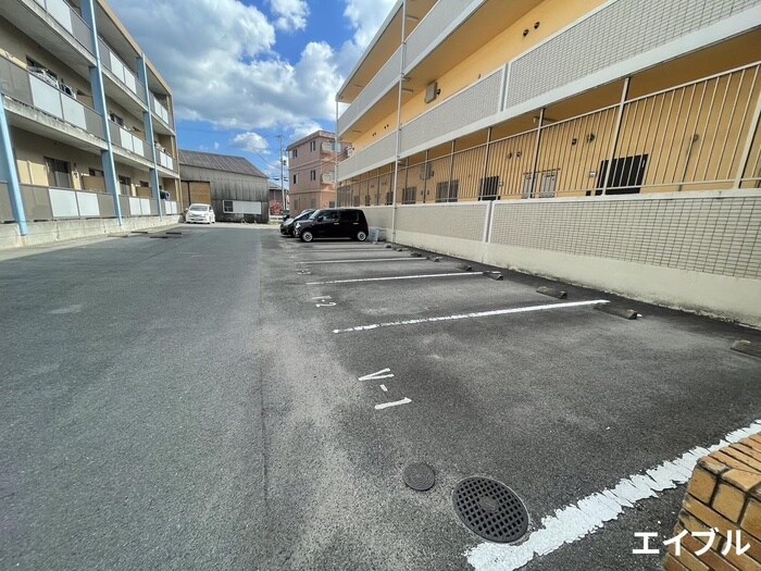 物件外観写真6　(駐車場)
