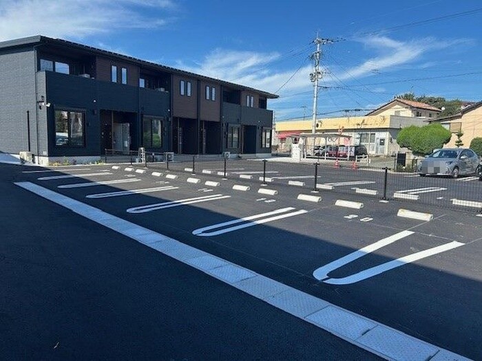 物件外観写真2　(駐車場)