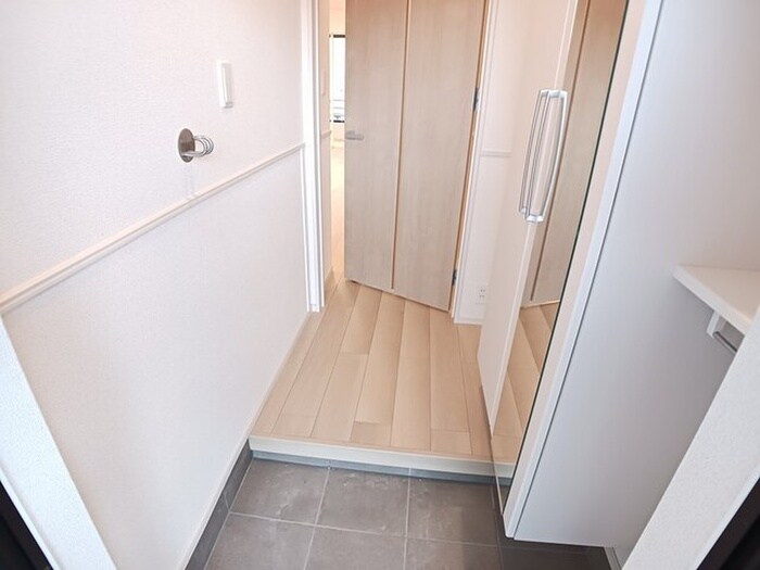 物件内観写真10　(玄関)