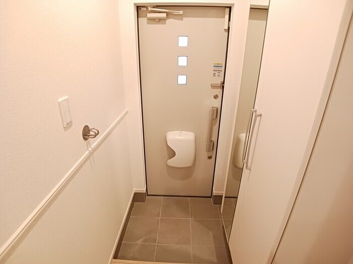 物件内観写真10　(玄関)