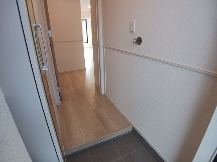物件内観写真10　(玄関)