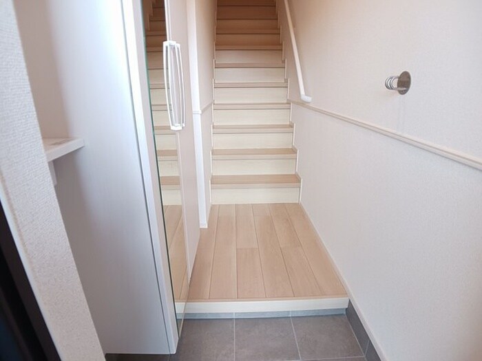 物件内観写真10　(玄関)