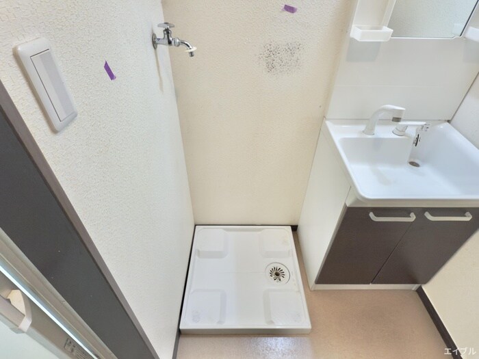 物件内観写真16　(洗濯機置場)