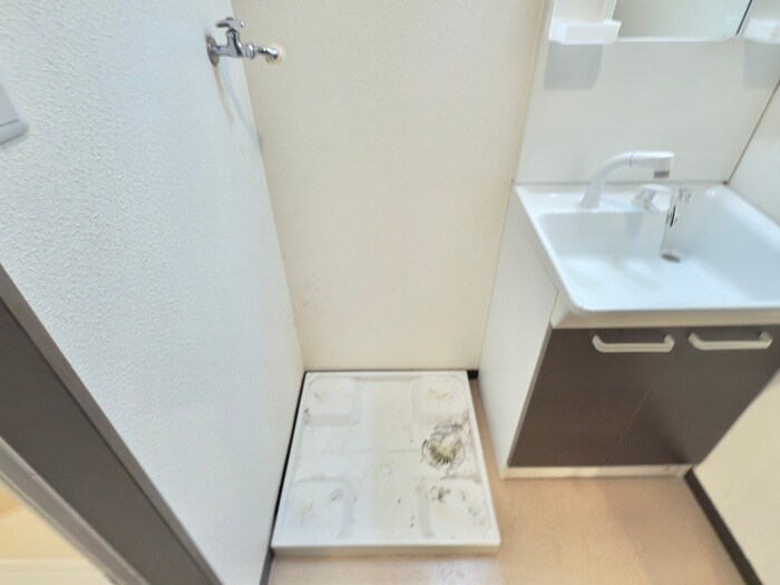 物件内観写真16　(洗濯機置場)