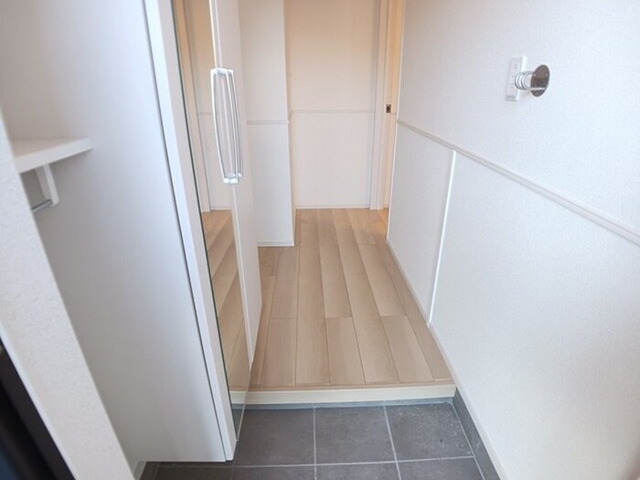 物件内観写真8　(玄関)