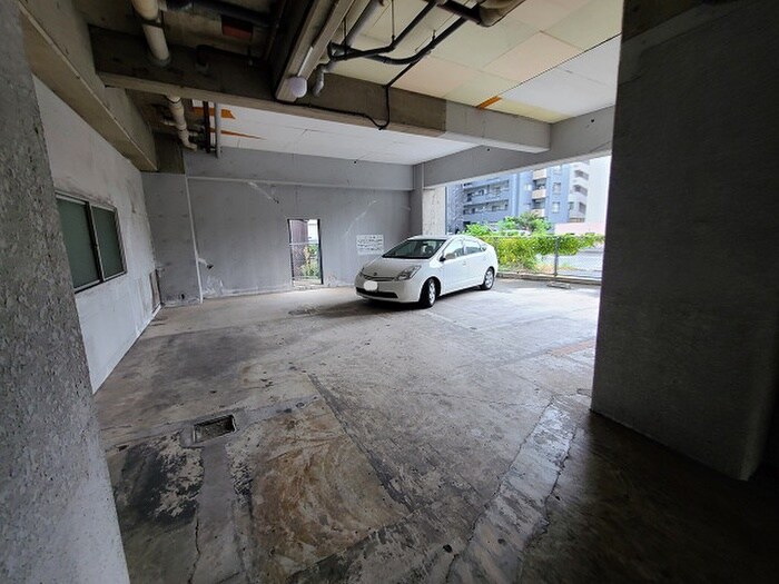 物件外観写真4　(駐車場)