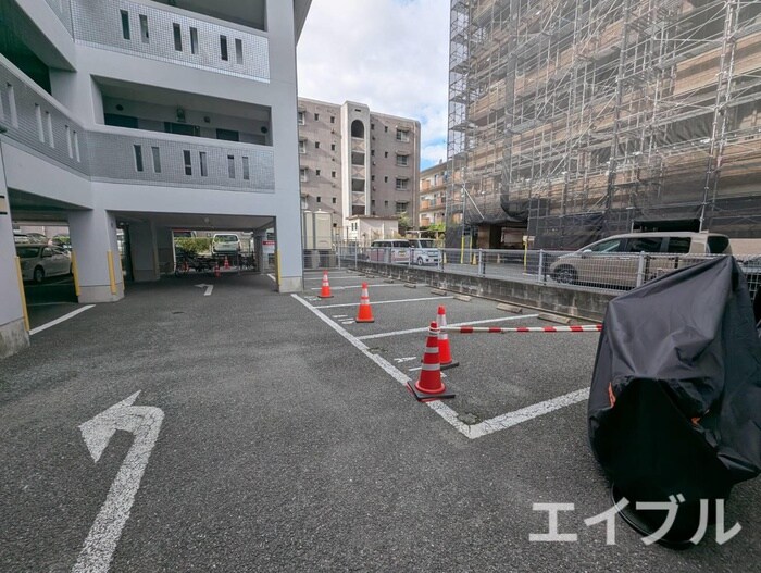 物件外観写真5　(駐車場)