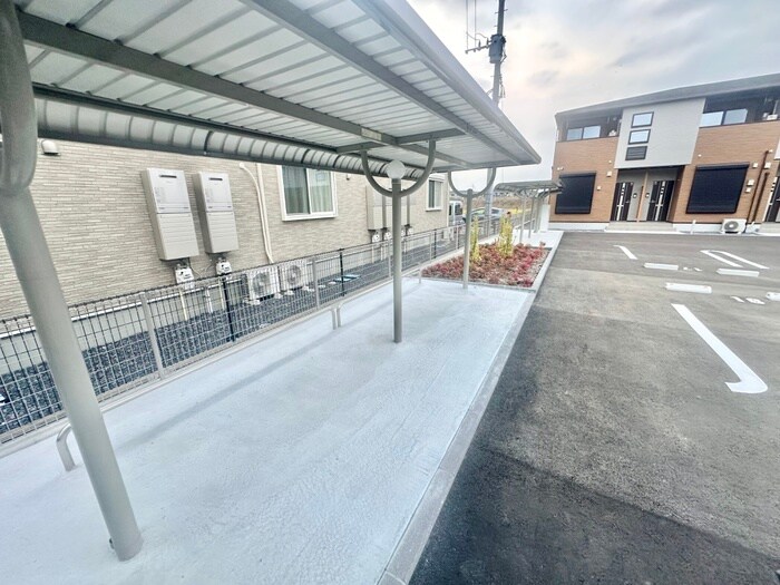 物件外観写真4　(駐輪場)