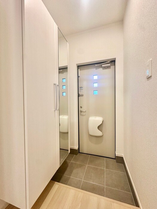 物件内観写真11　(玄関)
