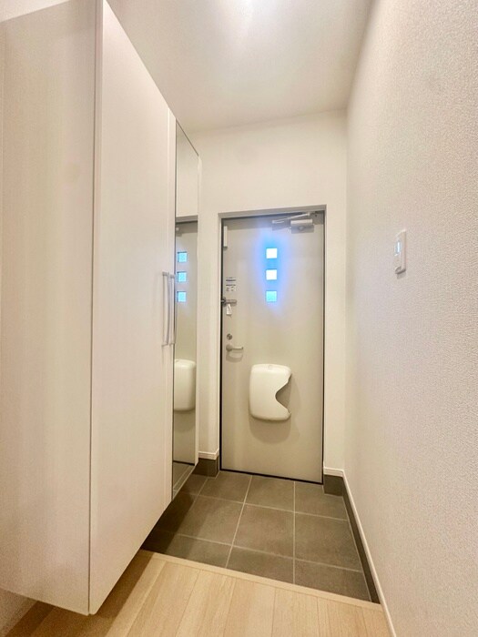 物件内観写真11　(玄関)