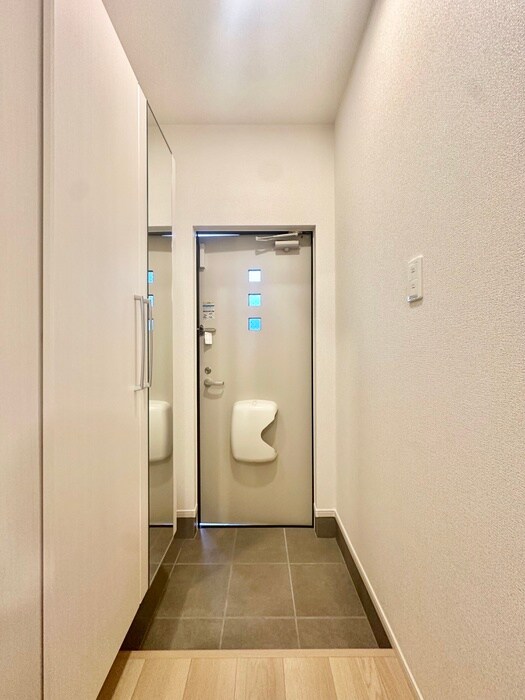物件内観写真11　(玄関)