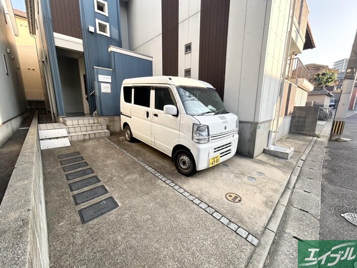 物件外観写真4　(駐車場)