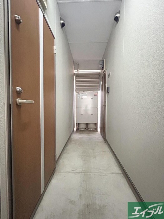 物件外観写真5　(エントランス部分)