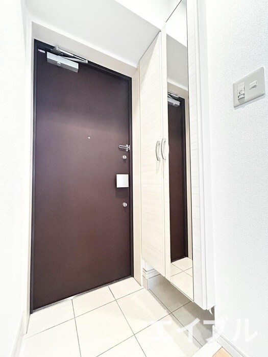 物件内観写真4　(玄関)