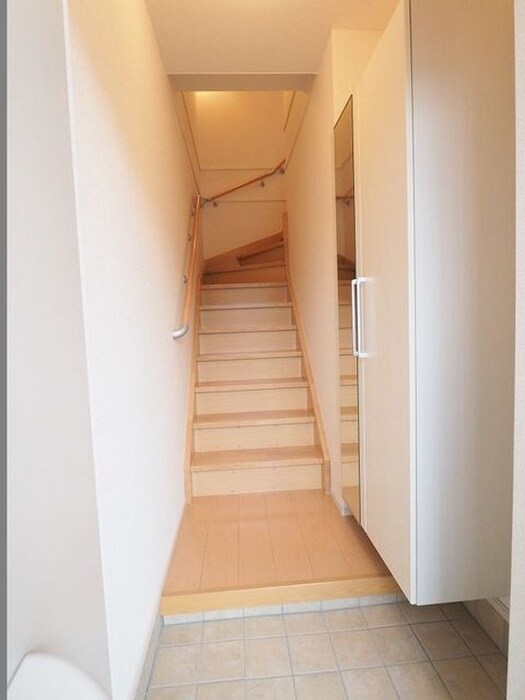 物件内観写真11　(玄関)