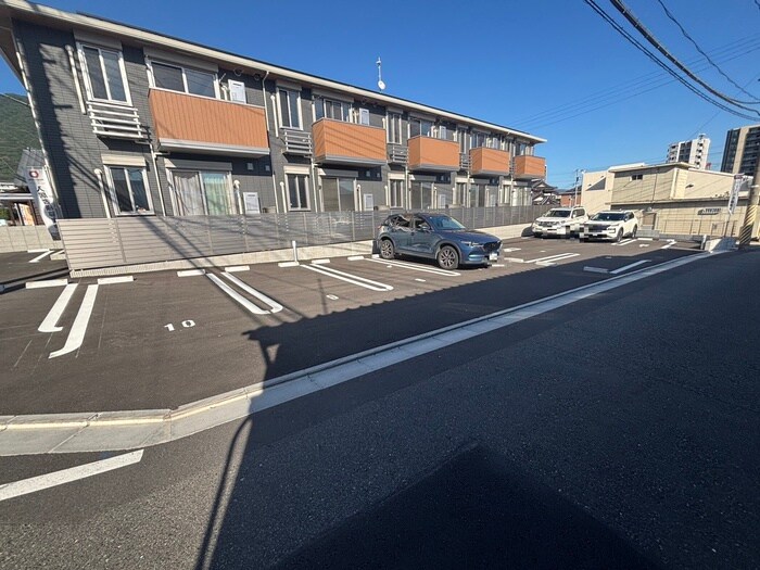 物件外観写真2　(駐車場)