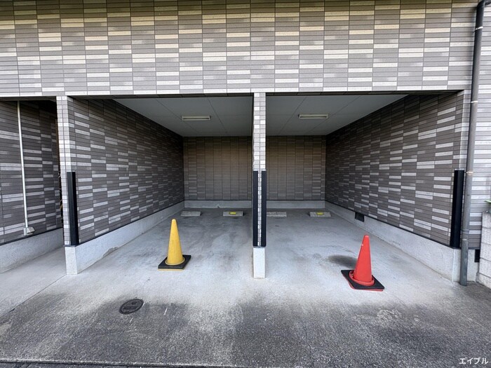 物件外観写真4　(駐車場)
