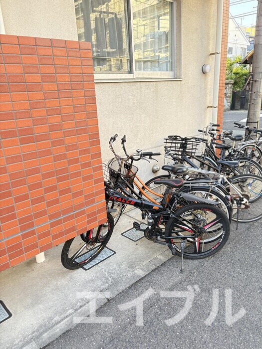物件外観写真2　(駐輪場)