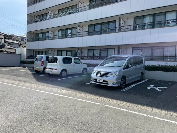 物件外観写真3　(駐車場)