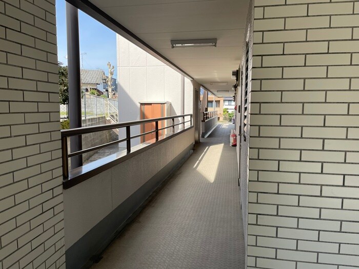 物件外観写真5　(エントランス部分)