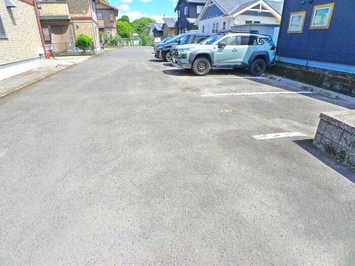 物件外観写真6　(駐車場)