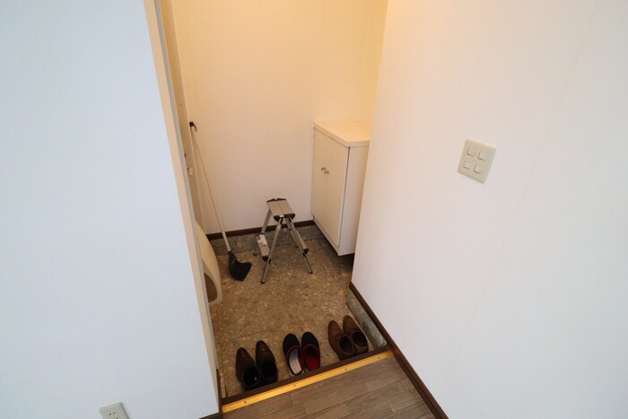 物件内観写真13　(玄関)