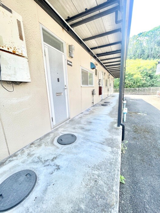 物件外観写真2　(エントランス部分)
