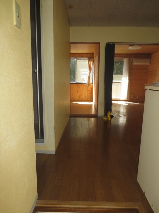 物件内観写真5　(玄関)