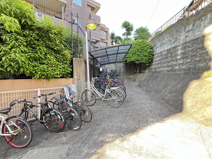 物件外観写真5　(駐輪場)