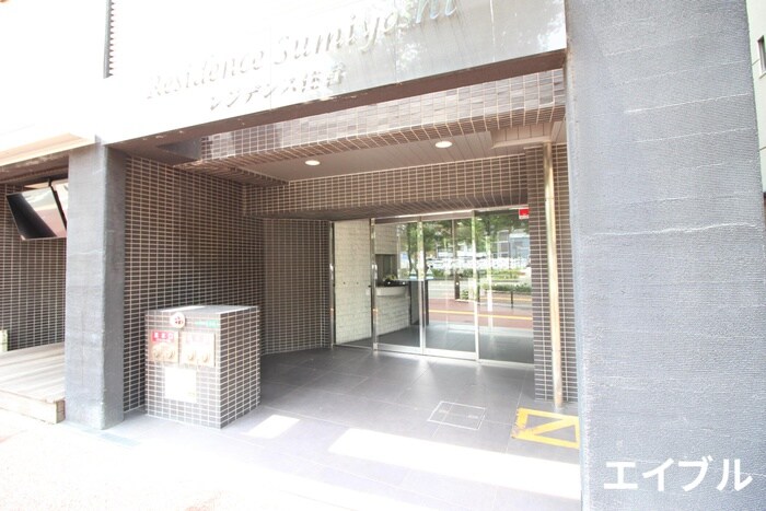 物件外観写真2　(エントランス部分)