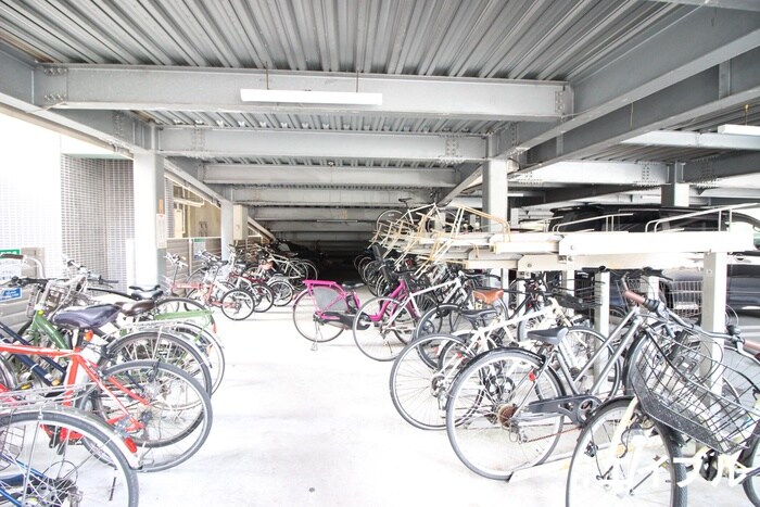 物件外観写真4　(駐輪場)