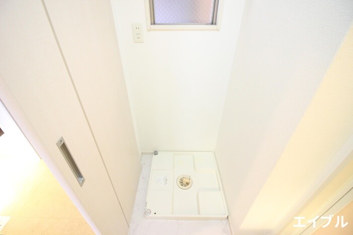 物件内観写真12　(洗濯機置場)