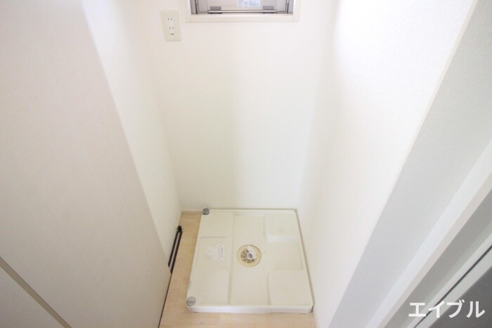 物件内観写真12　(洗濯機置場)