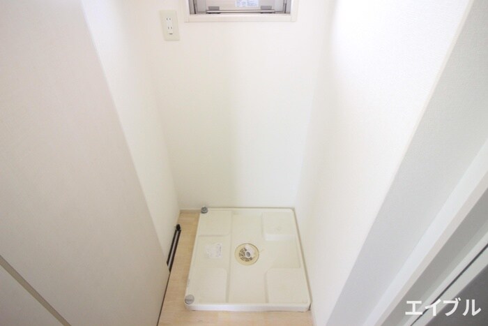 物件内観写真14　(洗濯機置場)