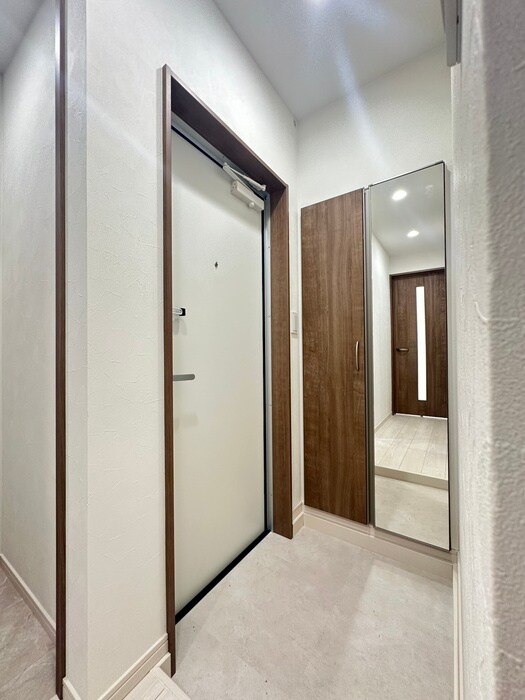 物件内観写真6　(玄関)