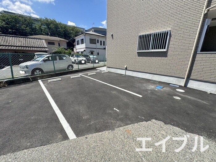物件外観写真3　(駐車場)