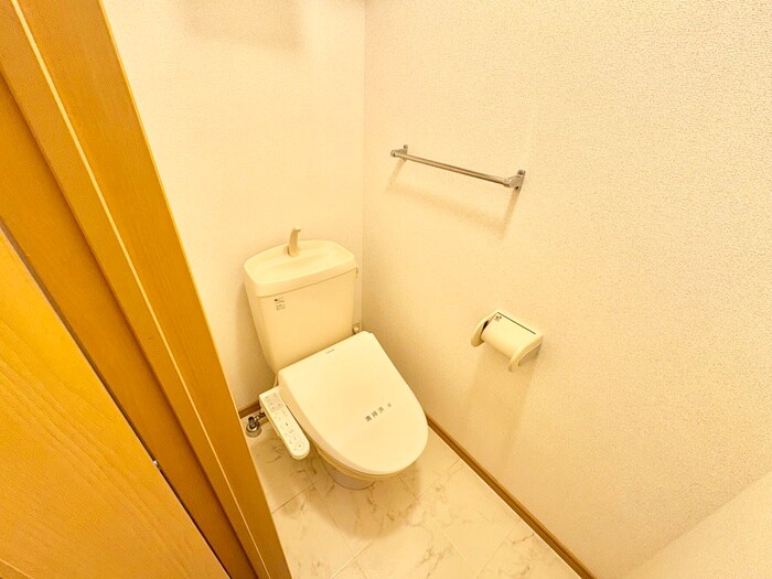 物件内観写真8　(トイレ)