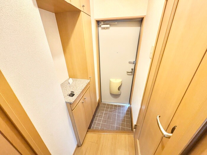 物件内観写真11　(玄関)