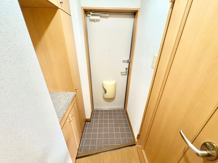 物件内観写真13　(玄関)