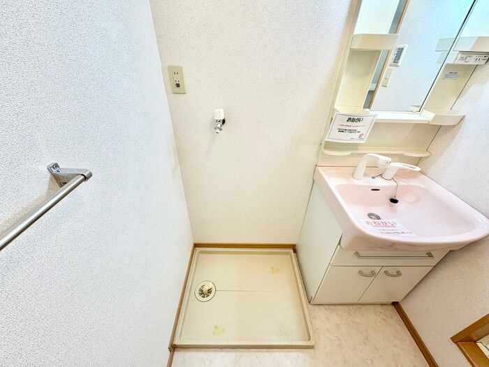 物件内観写真17　(洗濯機置場)