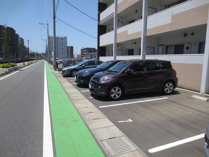 物件外観写真2　(駐車場)
