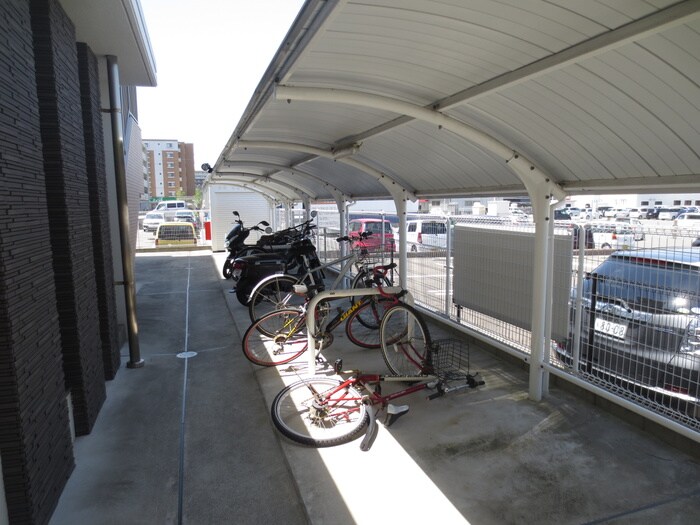 物件外観写真4　(駐輪場)