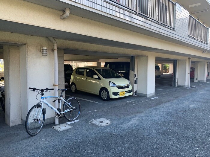 物件外観写真3　(駐車場)