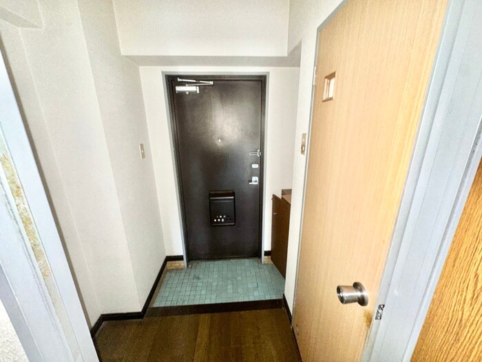 物件内観写真11　(玄関)