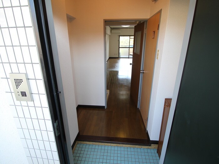物件内観写真13　(玄関)