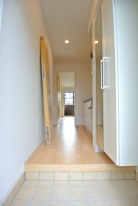 物件内観写真3　(玄関)