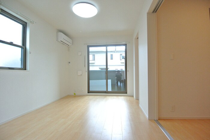 物件内観写真4　(居室)