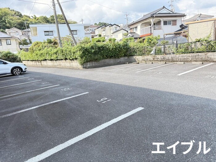 物件外観写真3　(駐車場)