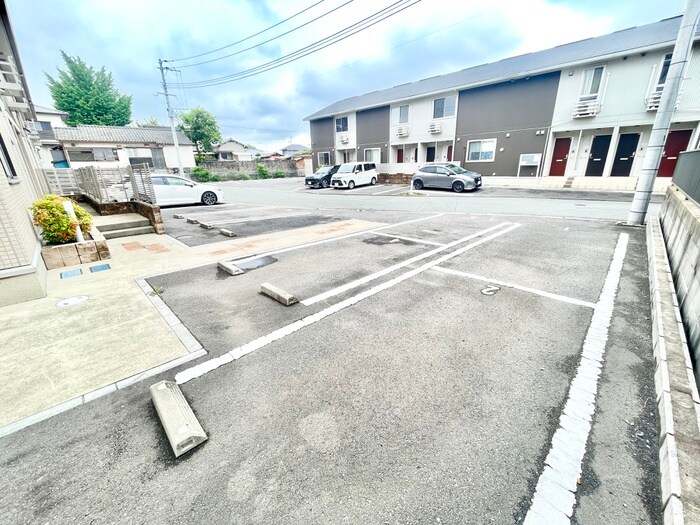 物件外観写真2　(駐車場)