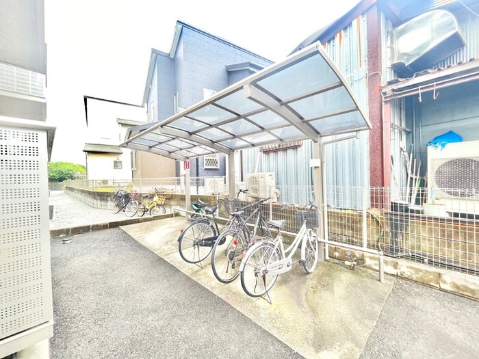 物件外観写真3　(駐輪場)